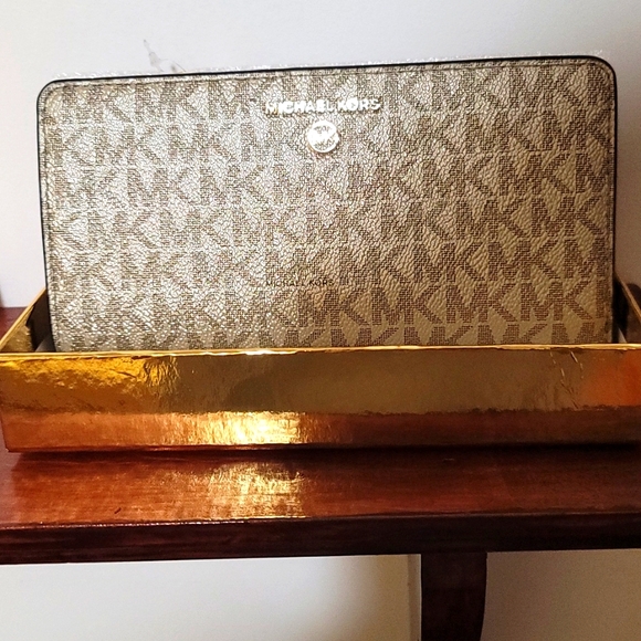 Michael Kors Handbags - Michael Kors gold wallet